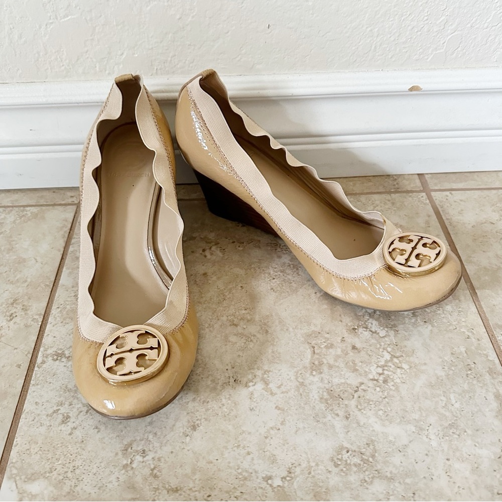Tory Burch Caroline patent leather wedge heels size 9.5